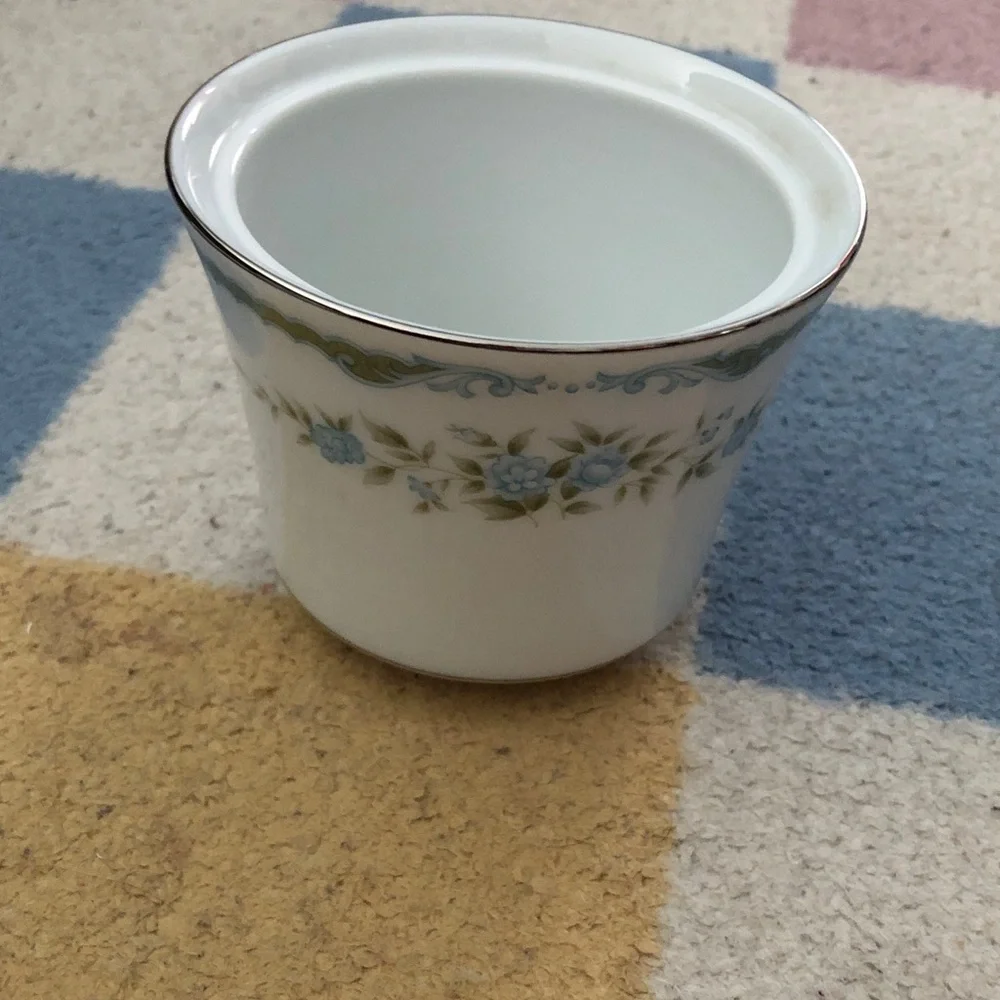 🎁 Four Crown Floral Creamer and Sugar Bowl Set